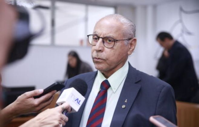 Júlio Campos rebate críticas de Abilio à AL e cita caos na saúde