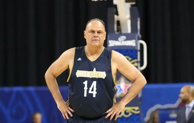 Jogador de basquete Oscar Schmidt morre aos 68 anos
