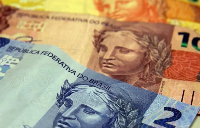 Aposentados e pensionistas do INSS começam a receber 13º nesta sexta