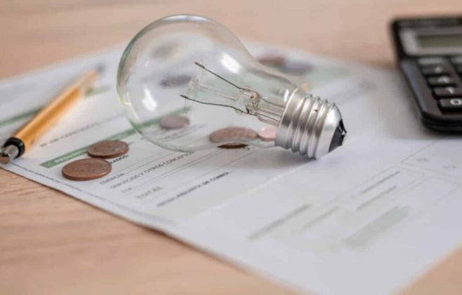 Conta de luz mais cara: Aneel aciona bandeira amarela em maio