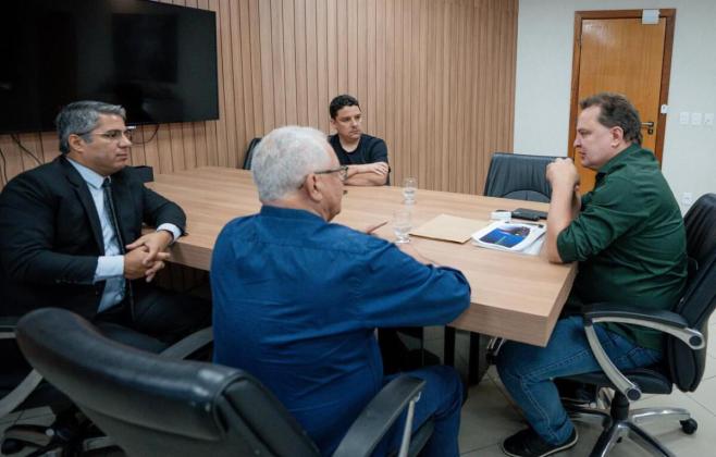 Max Russi articula linhas de crédito do BNDES para MT