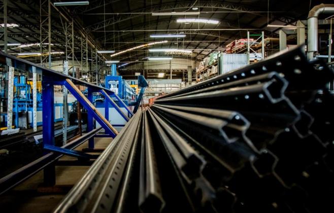 Faturamento da indústria tem recuperação e sobe 3,8% em março