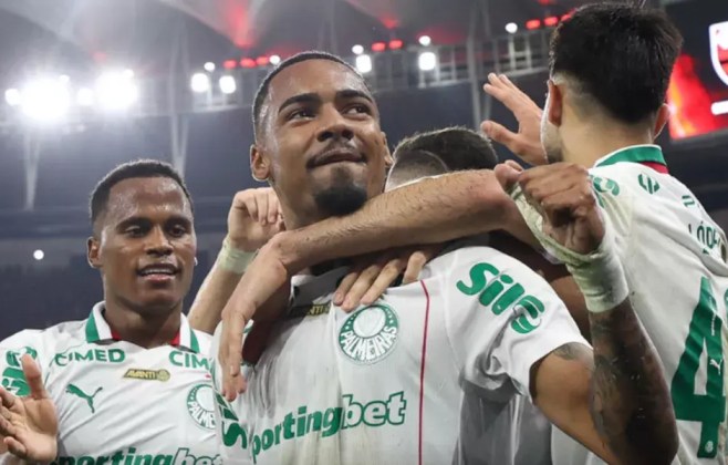 Palmeiras derrota Fla e amplia vantagem na liderança do Brasileiro