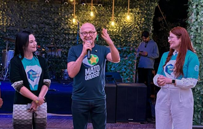 É a escola que conduz nossos jovens para o futuro, afirma governador