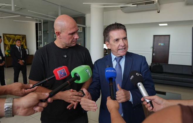 Sérgio Ricardo anuncia fiscalização sobre compra de livros nas redes municipal e estadual de ensino