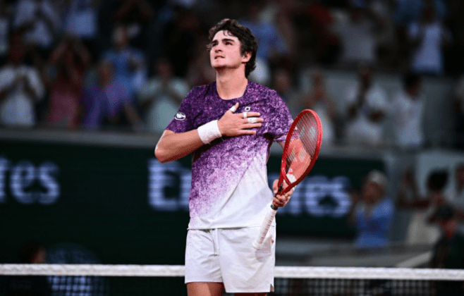 Histórico: João Fonseca vence Djokovic e avança em Paris