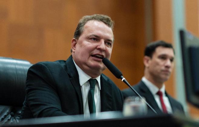 Max critica tentativa do Governo de reduzir prerrogativas da Assembleia