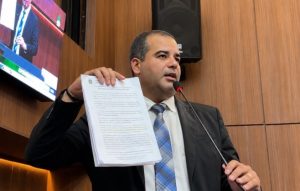 Vereador apresenta manifesto em defesa da autonomia do Poder Legislativo na Câmara de Cuiabá