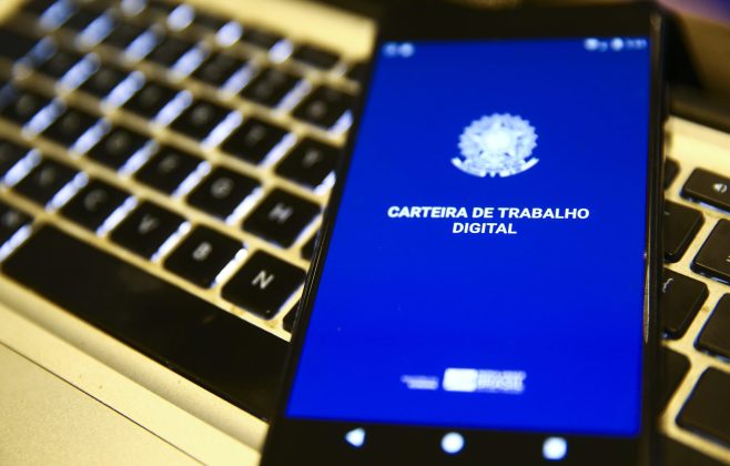 Desemprego no 2º trimestre é 5,4%, o menor já registrado no período