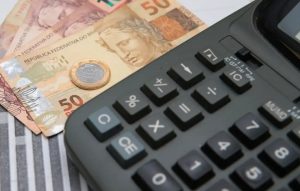 Endividamento das famílias sobe para 82%, mas inadimplência cai