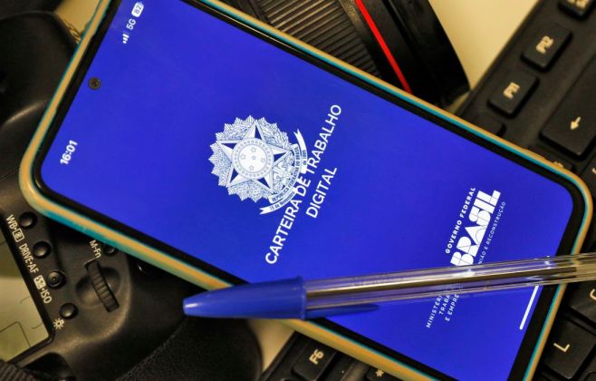 Desemprego cai para 5,3%, o menor para o trimestre terminado em julho