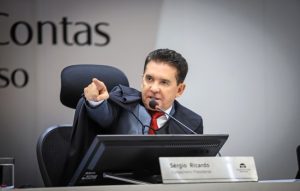 Sérgio Ricardo suspende rescisão de contrato e cobra asfalto padrão Dnit na MT-170 para garantir dignidade à população