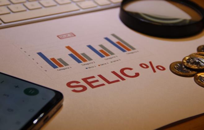 Mercado reduz projeção da Selic para 13,50%