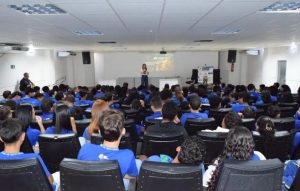 Projeto leva orientação sobre escolhas e futuro para mais de 1,4 mil estudantes de Cáceres