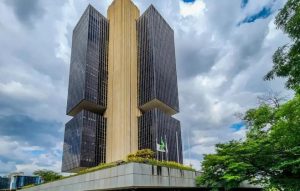 Economistas criticam usar corte de gastos para conter dívida pública